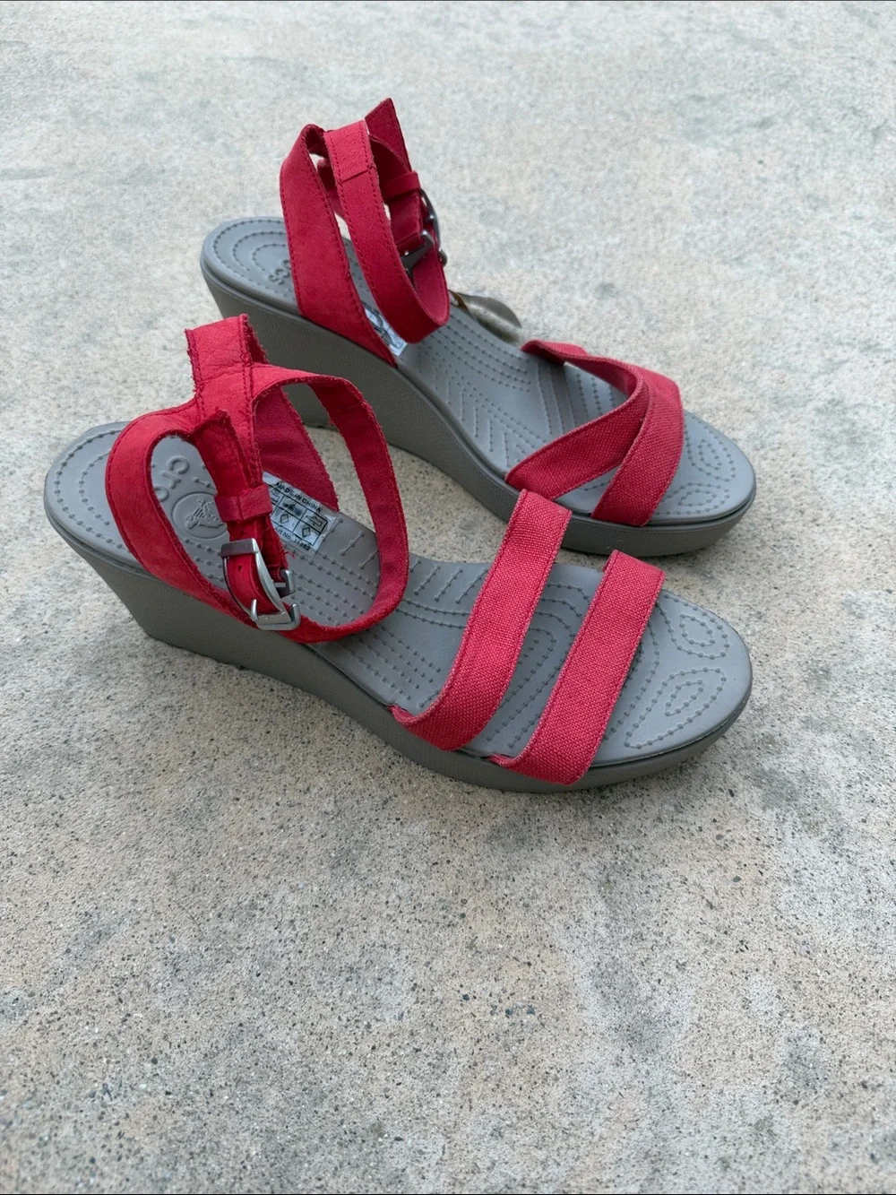 CROCS Women's Leigh Wedge Red/Coral Strappy Sandal Size 10 NWT